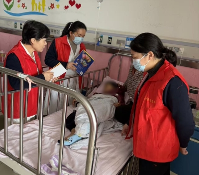 单县中心医院北院区开展进病房宣传如何正确引导孩子正确使用电子产品 单县中心医院北院区开展进病房宣传如何正确引导孩子正确使用电子产品