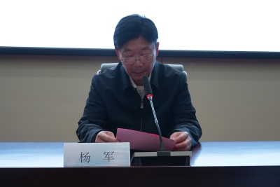 菏泽市医院协会会长杨军宣读文件